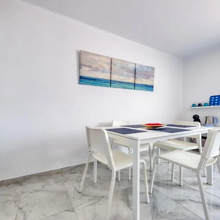 Apartamento Sun&Sea - 30 M From The Beach Apartment
